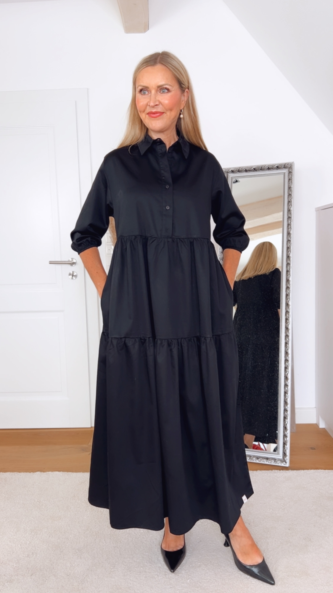 Royals of Sylt UG - Mode - Frauen in einem trendigen Kleid mit einer Tasche